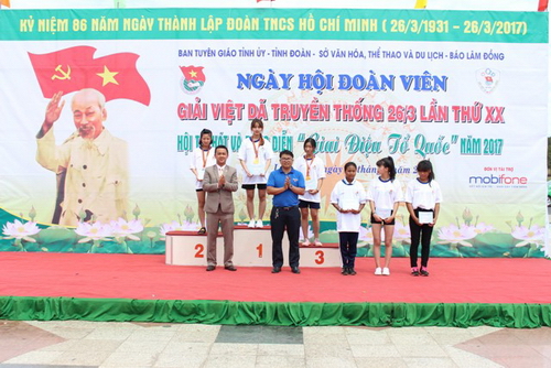 Trao giải đồng đội nữ Giải Việt dã